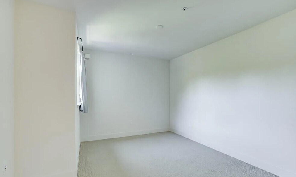 Master Bedroom - 1000 Dewing Ave