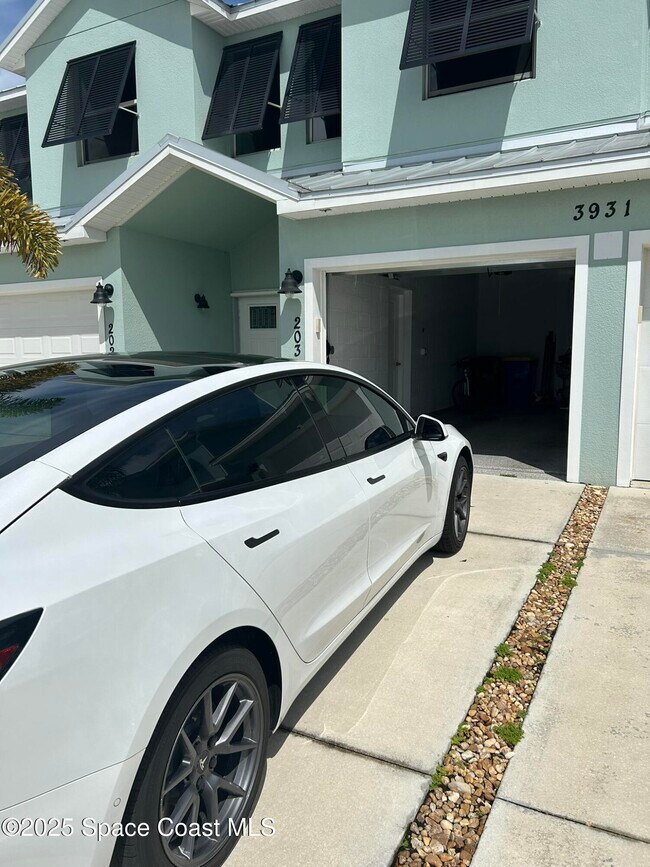 Building Photo - 3931 Playa Del Sol Dr