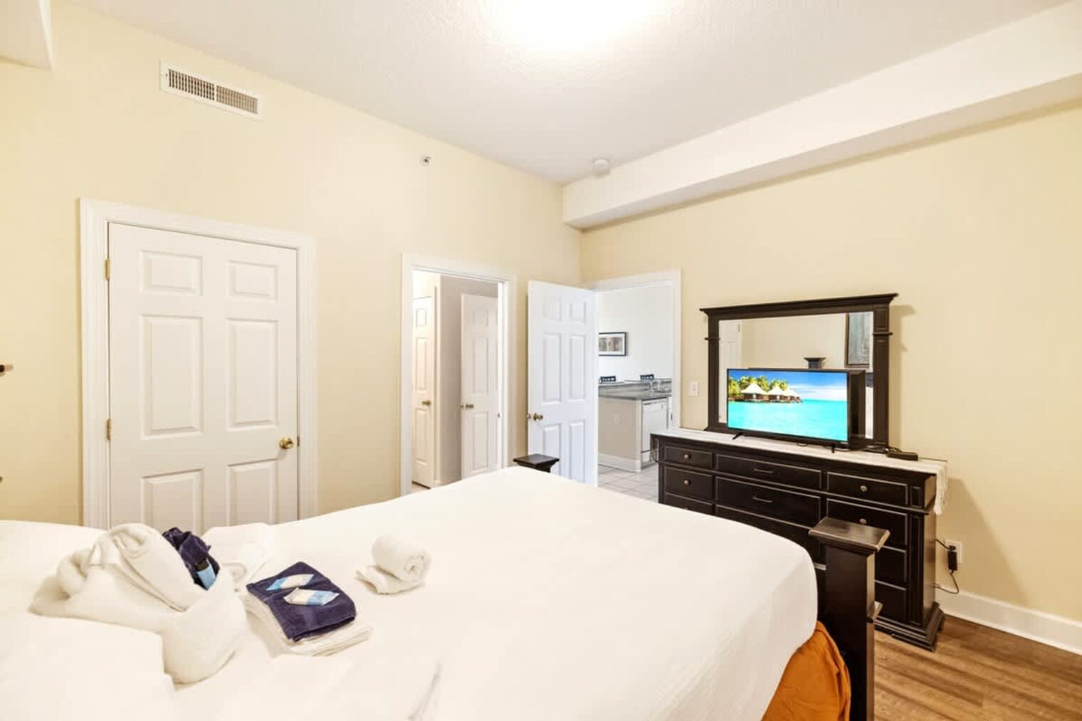 Building Photo - 10625 Front Beach Rd