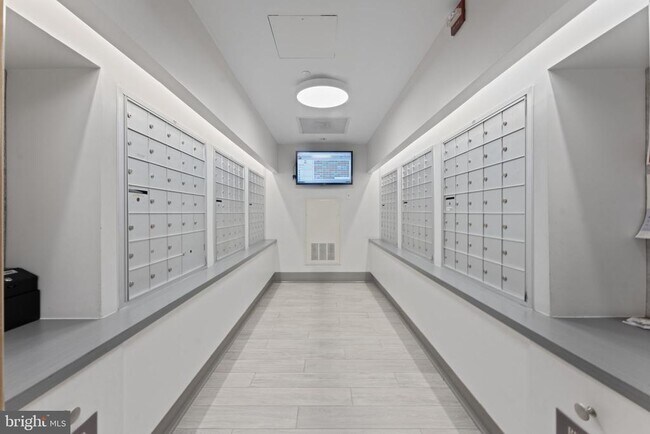 Building Photo - 355 I St SW
