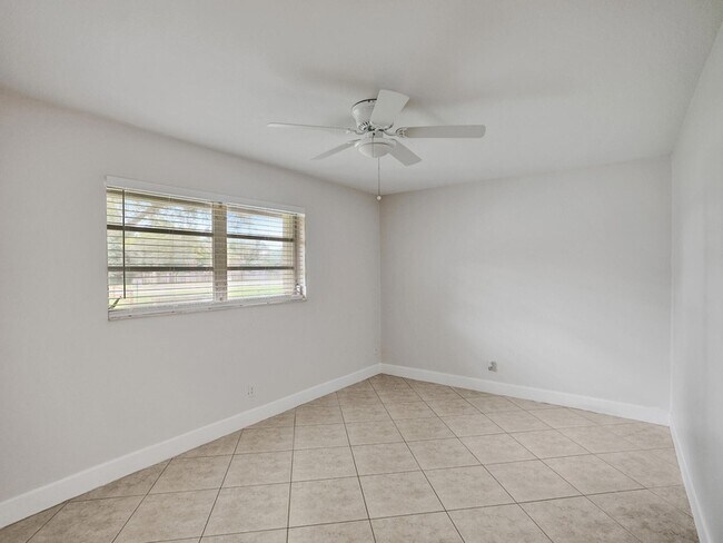 Building Photo - 3747 E Valley Green Dr