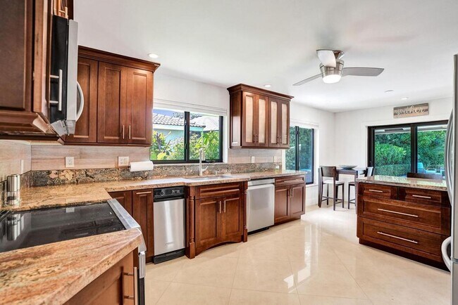 Building Photo - Boca Raton Beautifully Updated 4 Bedroom Pool Home