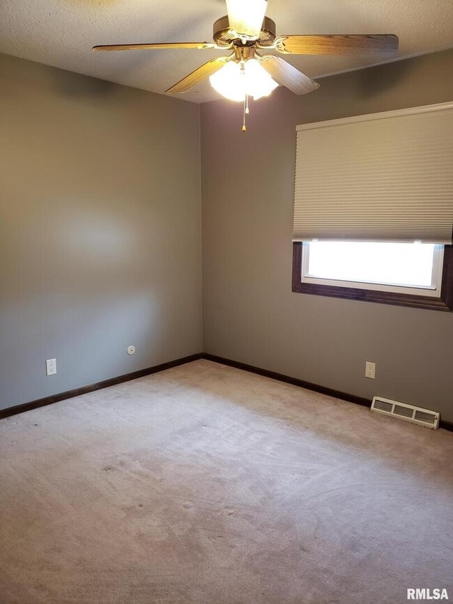 Building Photo - 4811 Candlelight Dr