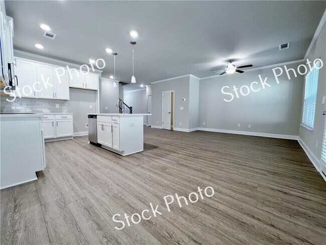 Building Photo - 5686 Rockfern Dr