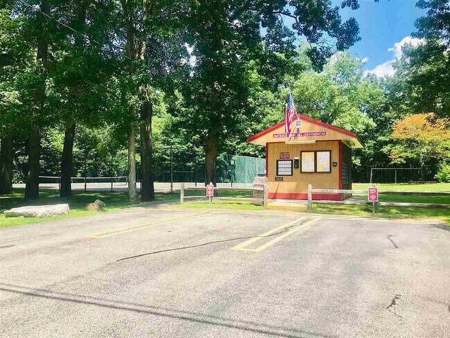 Building Photo - 501 Brook Village Rd