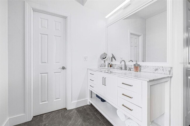 Building Photo - 313 Inner Harbour Cir