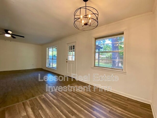 Building Photo - 121 Tooke Dr