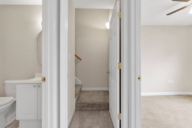 Building Photo - Freshly Updated 3 bed 2 bath Townhome in P...