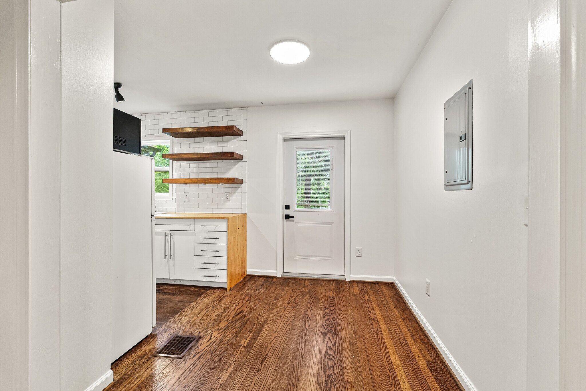 Building Photo - 1425 Stainback Ave