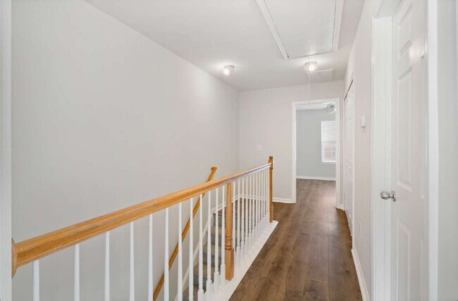 Building Photo - Spacious 3-Bed End-Unit Townhome in Durham