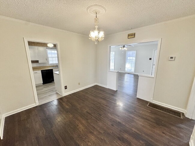 Building Photo - 135 S Greer St