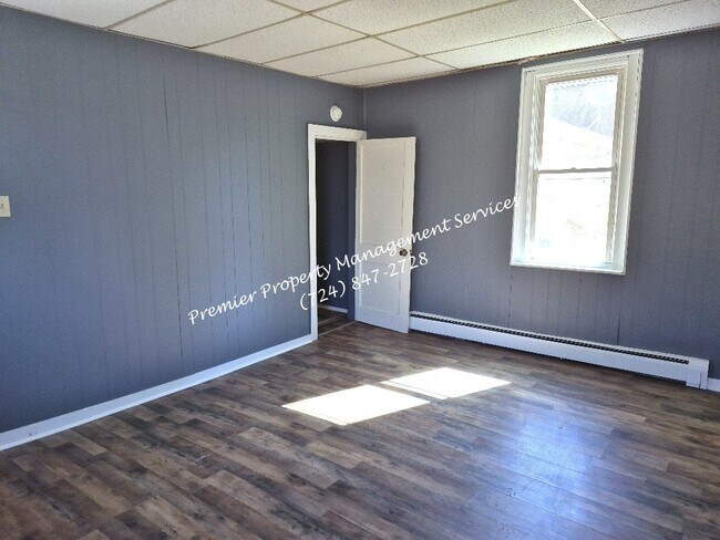 Building Photo - 421 Schiller St