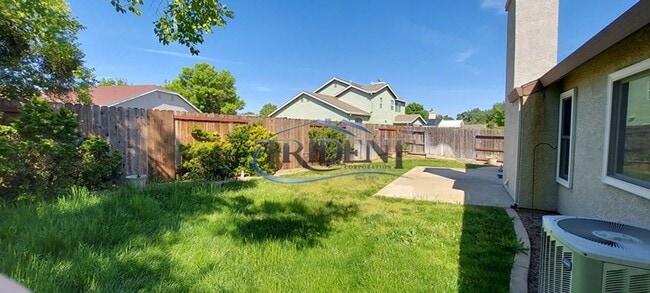 Building Photo - 4 bedroom, 2 bath house with open floor plan