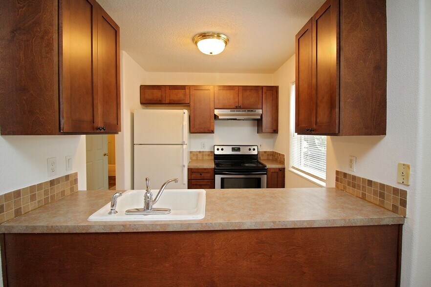 Building Photo - 13047 NE Prescott Dr