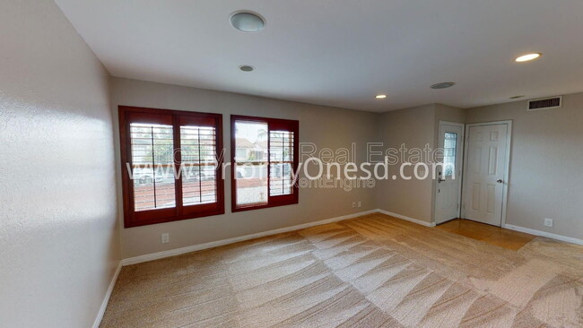 Building Photo - 10360 Londonderry Ave