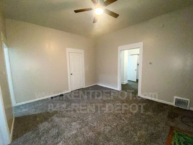 Building Photo - 816-818 W. Iowa St.