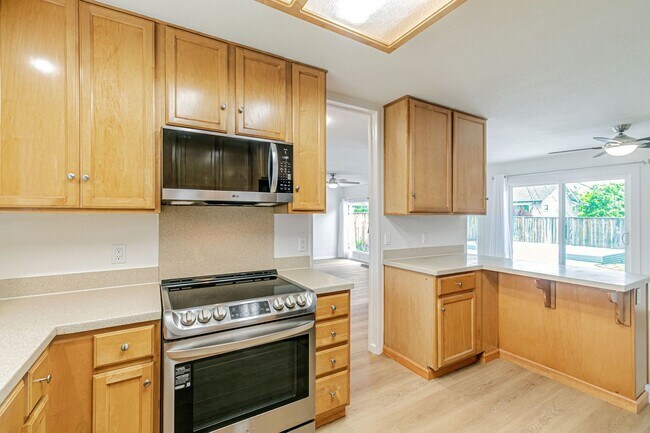 Building Photo - Cambrian Park Home Near Top Schools & Park...