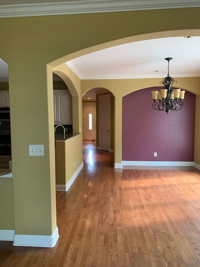 Building Photo - 136 Nickolas Cir