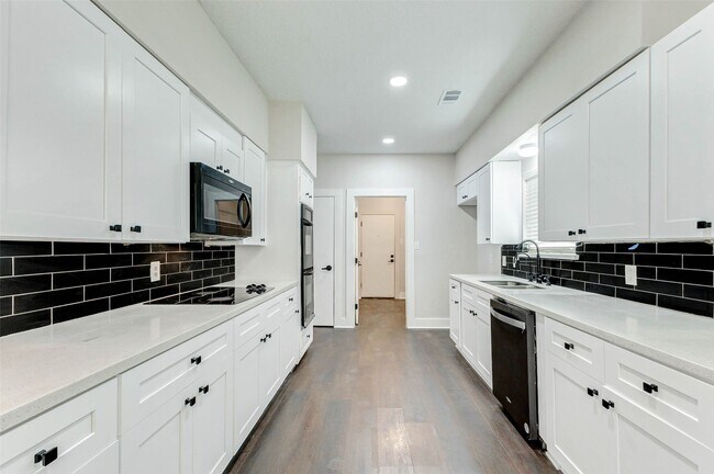 Building Photo - 22222 Greenbrook Dr