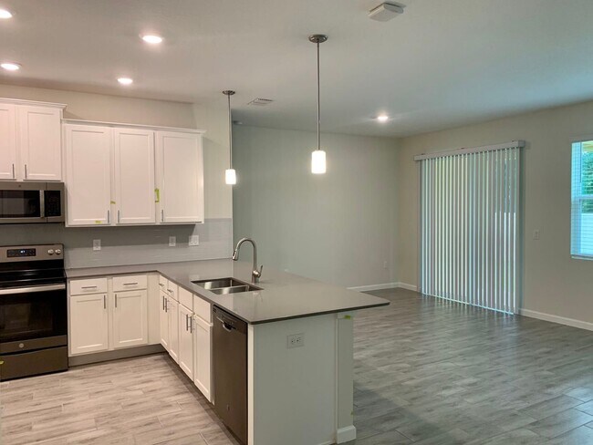 Building Photo - Beautiful Town house for Rent