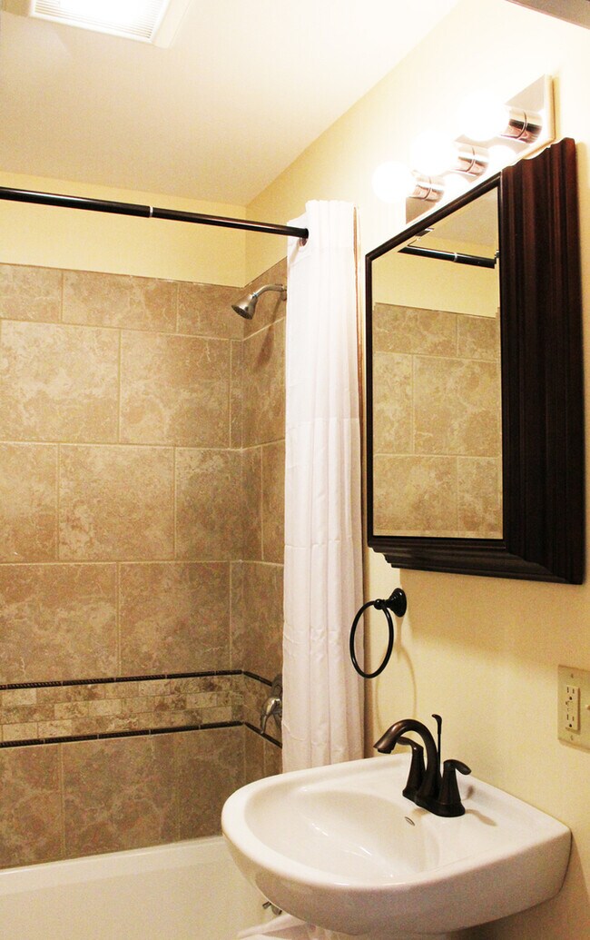 Building Photo - 39 Peru St