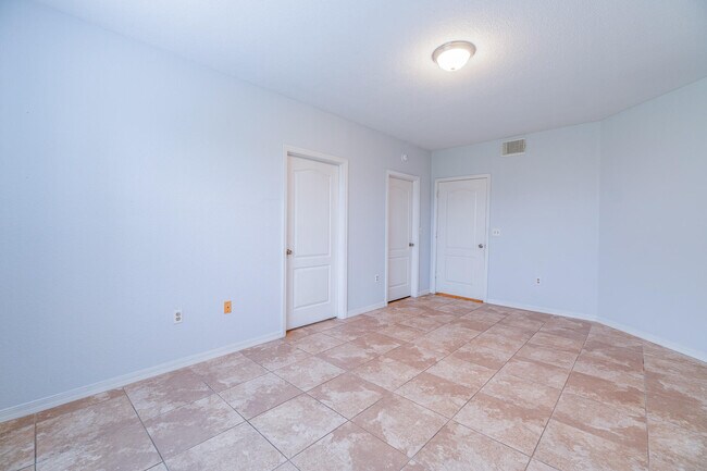 Building Photo - 114 SW Peacock Blvd