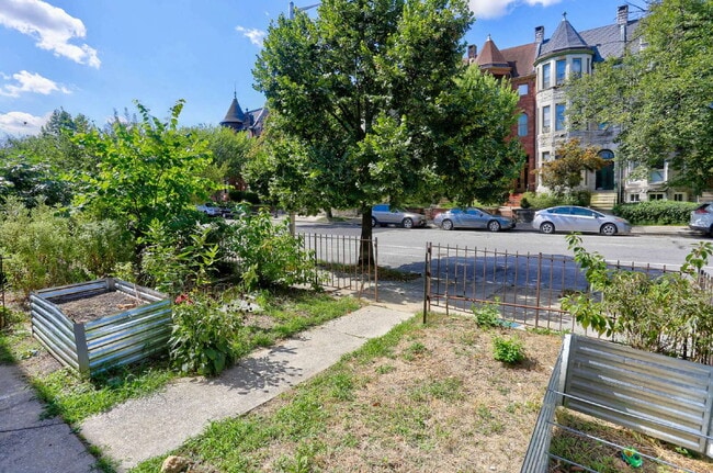 Building Photo - 3BD/1BA: Stunning Duplex in Baltimore City
