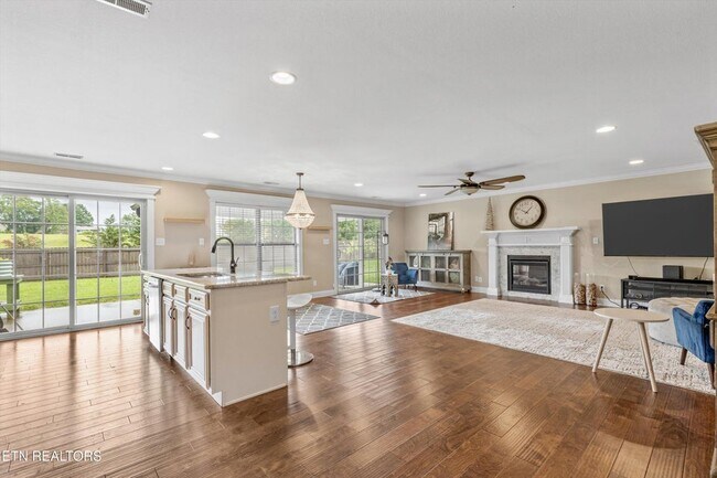 Building Photo - 1017 Brighton Dr