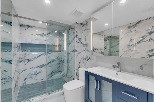 Building Photo - 1155 Brickell Bay Dr