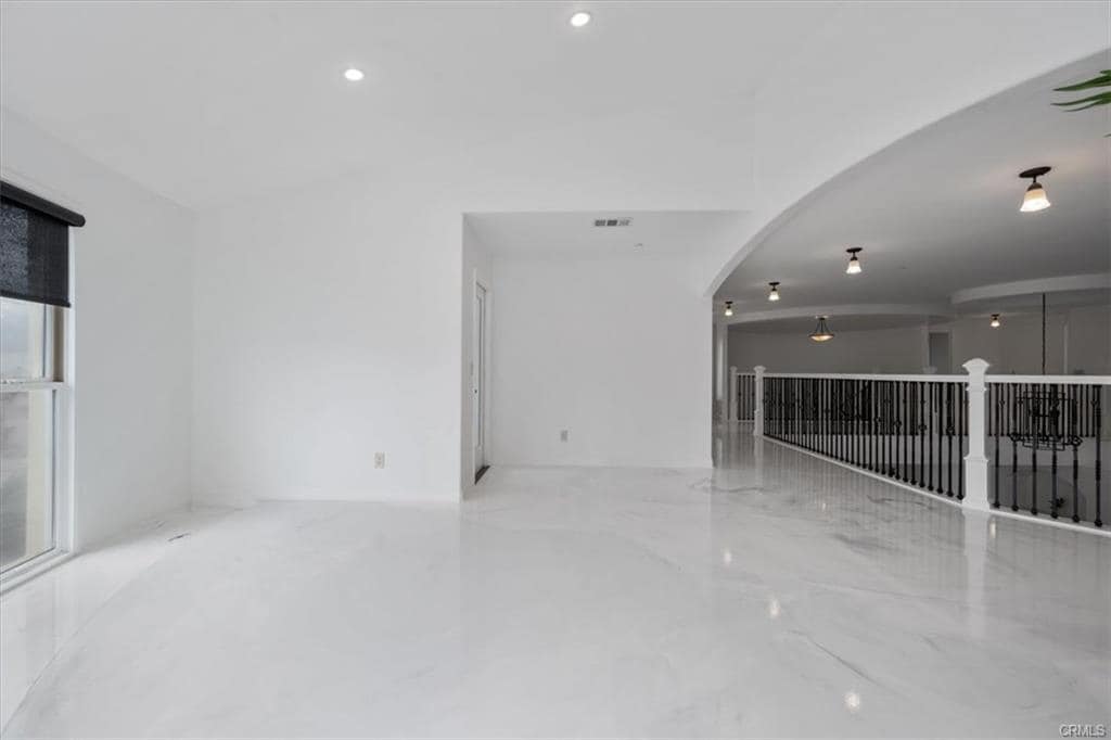 Building Photo - 588 S 7th St