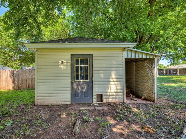 Building Photo - $300 0ff your move in for October 1st! All...