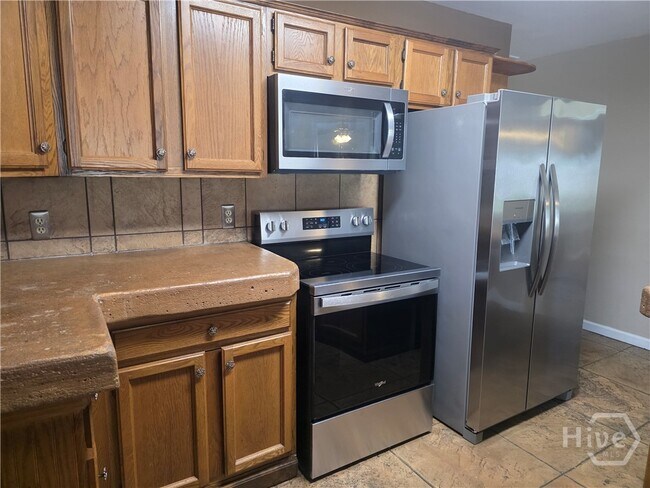 Building Photo - 310 W 5th St