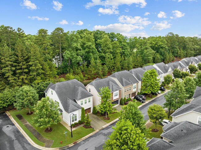 Building Photo - Gorgeous 3 Bedroom Townhome w/ Premium Fin...