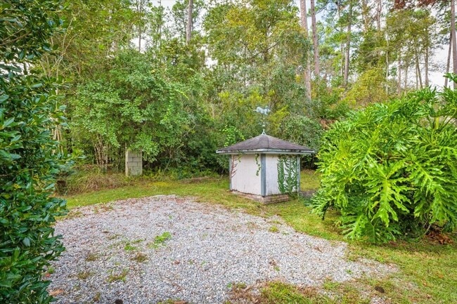 Building Photo - Beautiful 4BR Home with Fireplace, Screene...