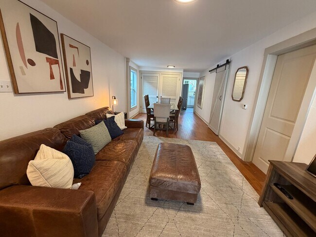 Building Photo - Fully Furnished Sloan's Lake 2 bedroom home