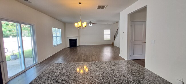Building Photo - 1527 Sergeant Ln