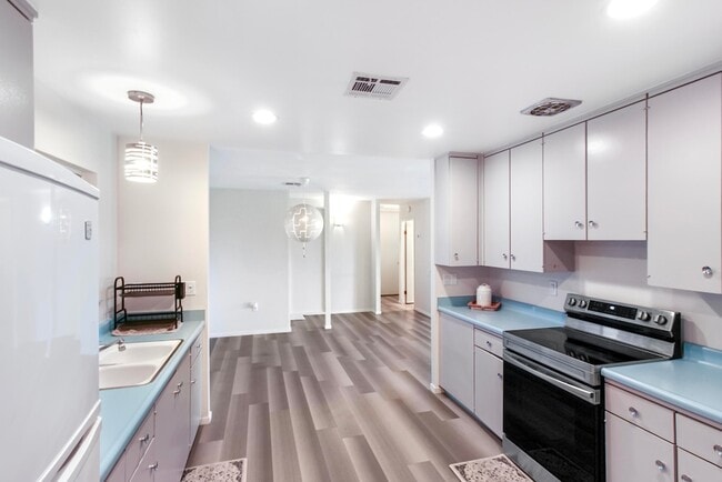 Building Photo - 43480 Illinois Ave