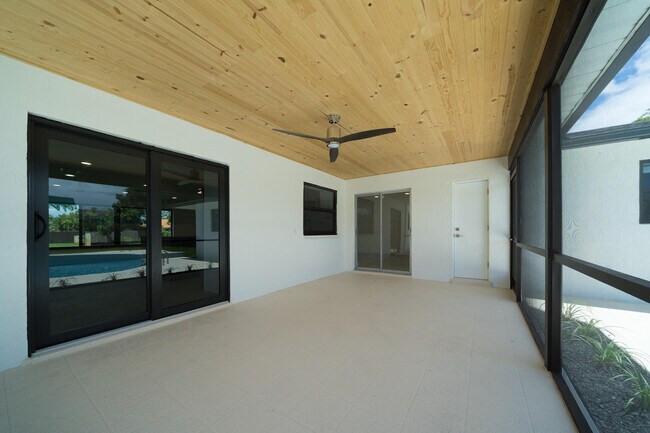Building Photo - 11758 Banyan St