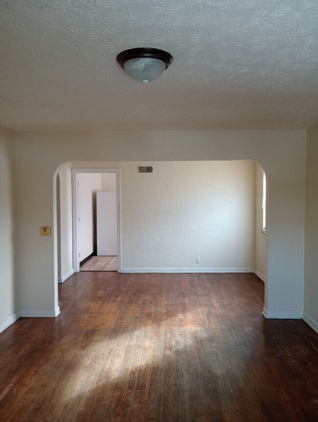 Building Photo - Great 2 bedroom Near Ritter Park in Huntington