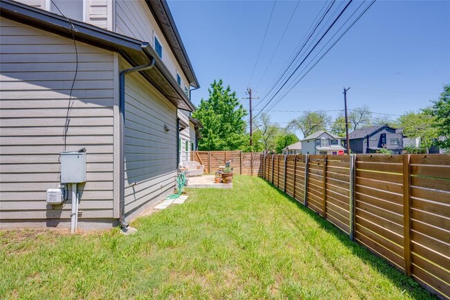 Building Photo - 2921 Prado St