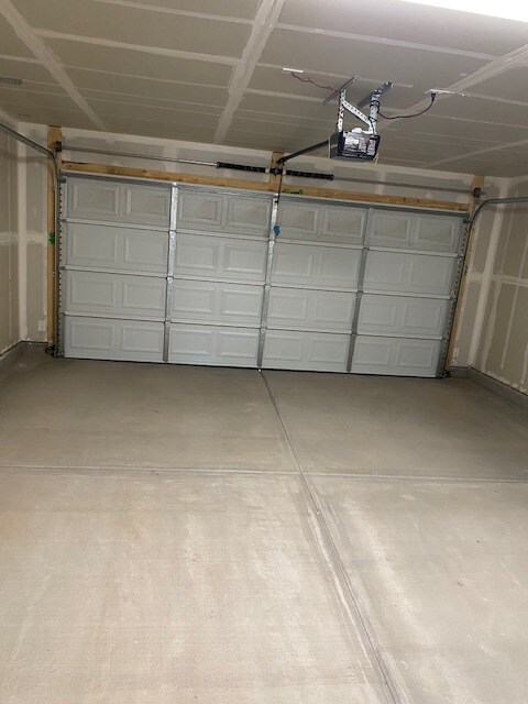 Building Photo - 797 S Silvercreek Ln