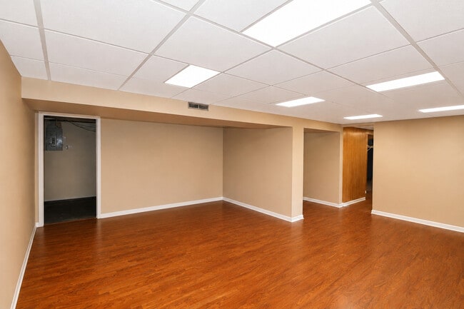 Building Photo - 697 Hickory Dr