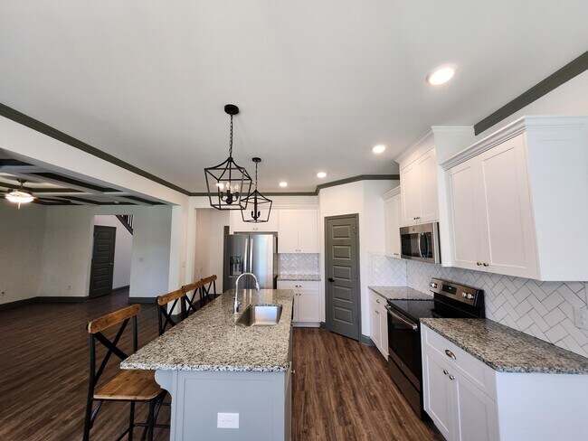 Building Photo - 5814 Whispering Pnes Wy