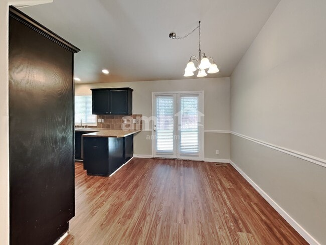 Building Photo - 257 S Delphinium Ave