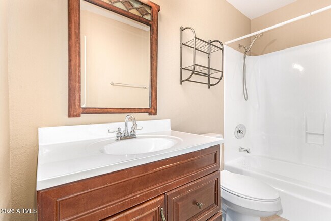 Building Photo - 1049 E Carter Dr