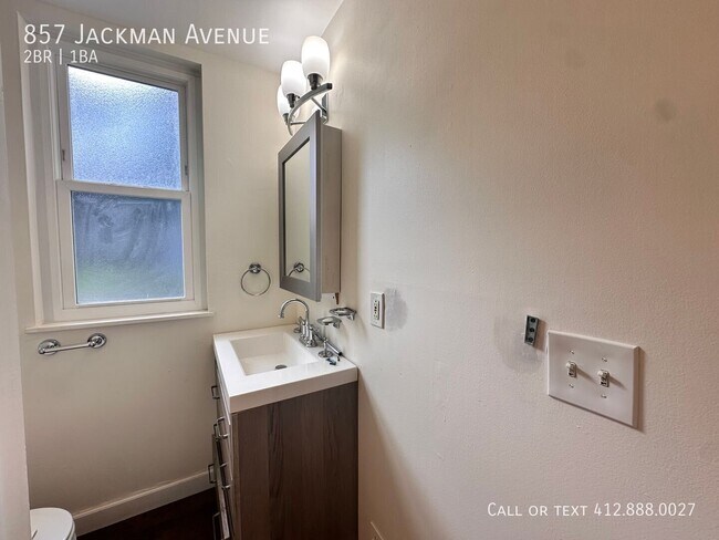 Building Photo - 857 Jackman Ave