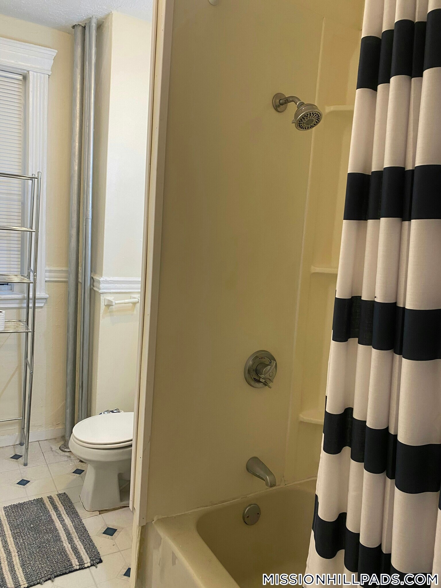 Building Photo - 360 Riverway