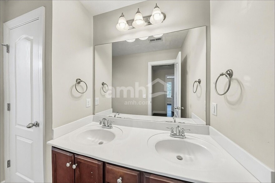 Building Photo - 6947 Calderwood Dr