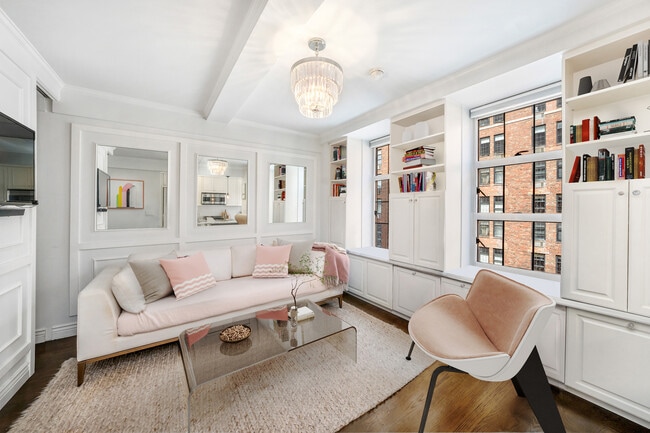 Building Photo - 465 W 23rd St