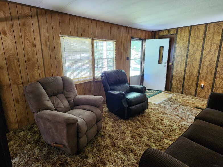 Building Photo - 104 Royalty Ct